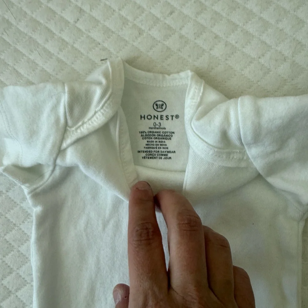 Great Condition! Set of 4 Soft White Baby Onesies, 0-3 Months
